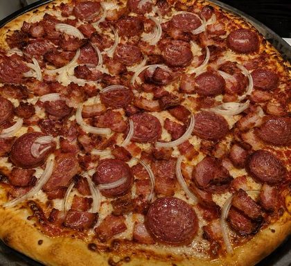 Pizza Calabresa com Bacon Média